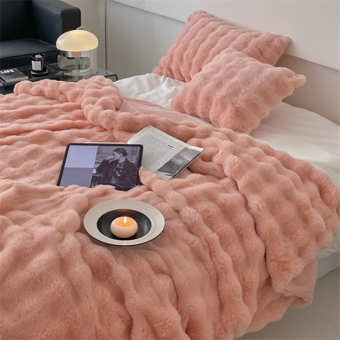 91家纺网 家纺一手货源 找家纺 潘朵拉 2023新款550g兔兔绒被套毯 兔兔绒被套毯蔷薇粉