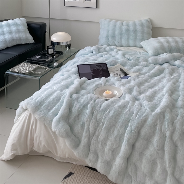 91家纺网 家纺一手货源 找家纺 潘朵拉 2023新款550g兔兔绒被套毯 兔兔绒被套毯天空蓝