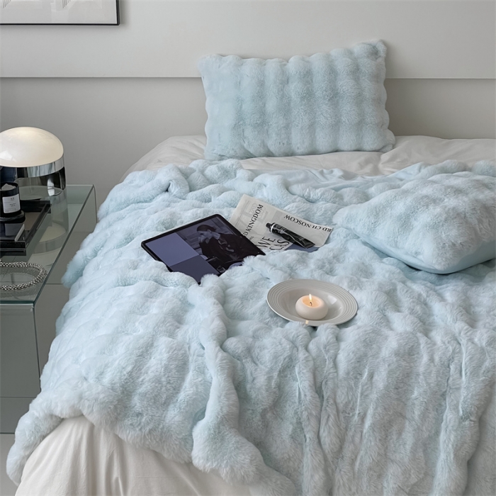 91家纺网 家纺一手货源 找家纺 潘朵拉 2023新款550g兔兔绒被套毯 兔兔绒被套毯天空蓝