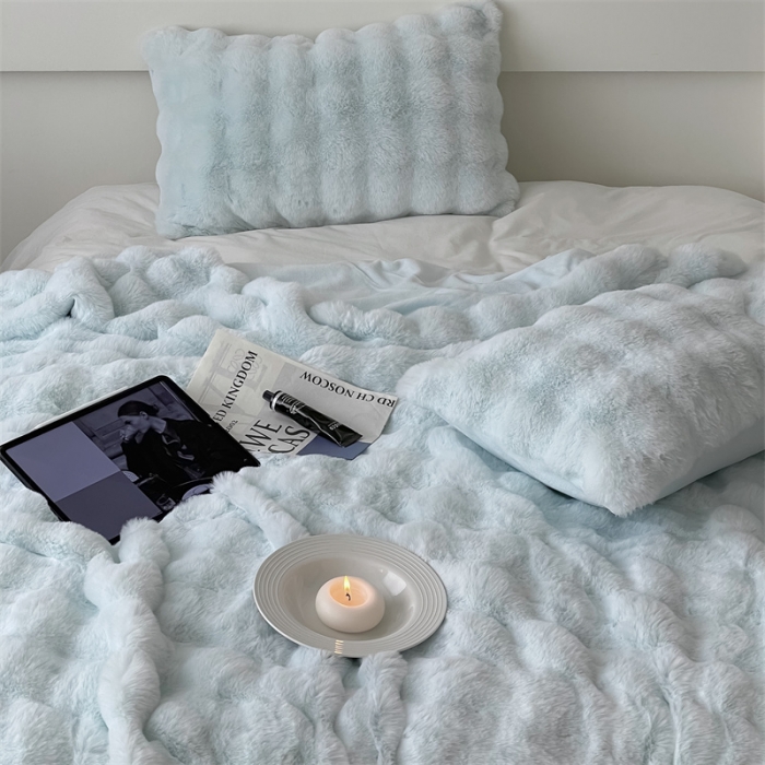 91家纺网 家纺一手货源 找家纺 潘朵拉 2023新款550g兔兔绒被套毯 兔兔绒被套毯天空蓝