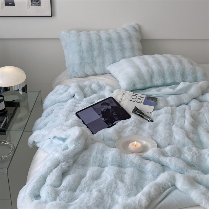 91家纺网 家纺一手货源 找家纺 潘朵拉 2023新款550g兔兔绒被套毯 兔兔绒被套毯天空蓝