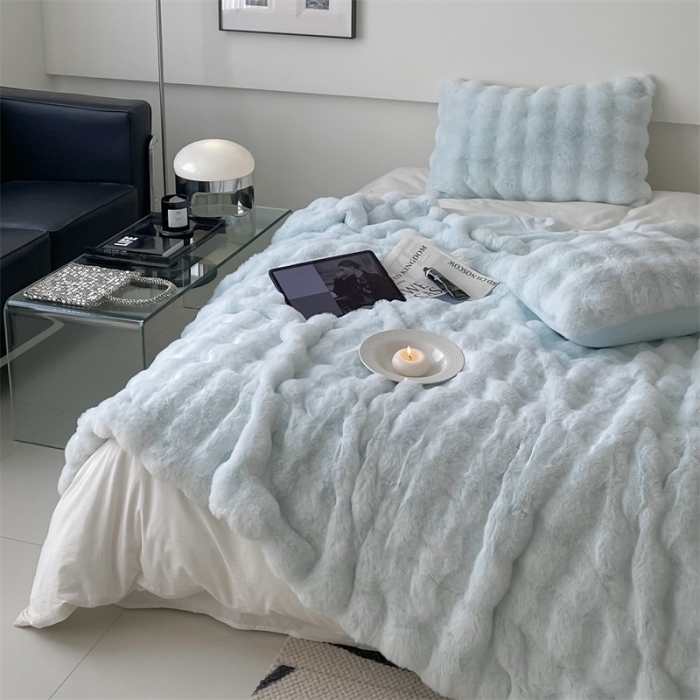 91家纺网 家纺一手货源 找家纺 潘朵拉 2023新款550g兔兔绒被套毯 兔兔绒被套毯天空蓝