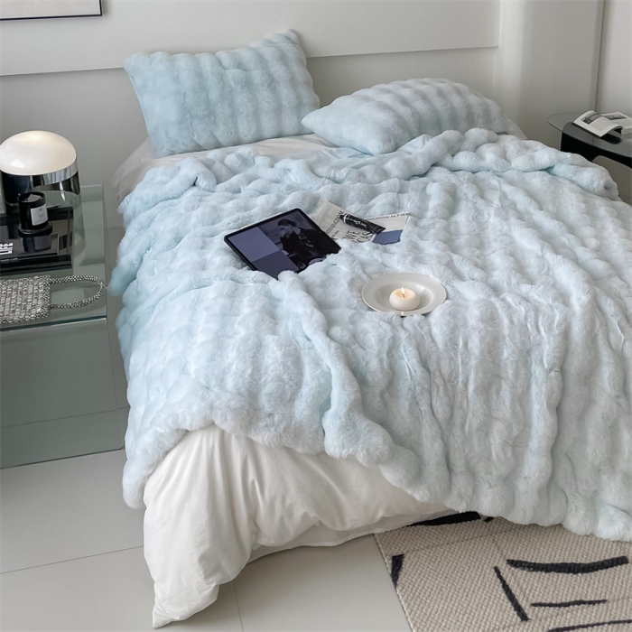 91家纺网 家纺一手货源 找家纺 潘朵拉 2023新款550g兔兔绒被套毯 兔兔绒被套毯天空蓝
