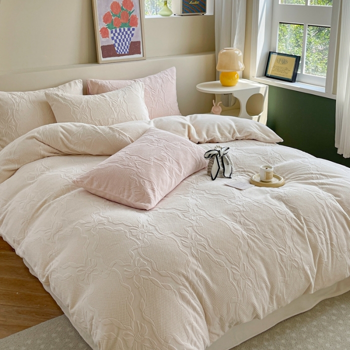 91家纺网 家纺一手货源 找家纺 六巷胡同  2023新款韩系ins小香风蝴蝶结牛奶绒四件套 茉莉白