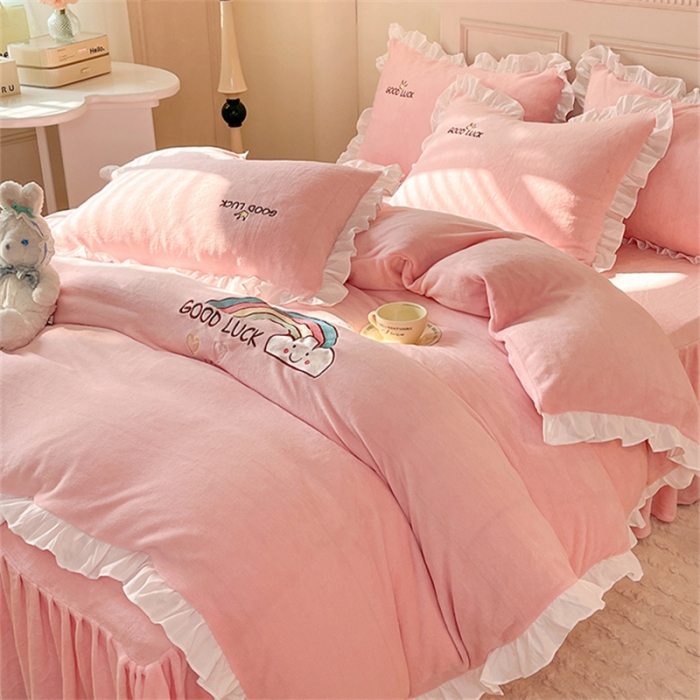 91家纺网 家纺一手货源 找家纺 绒兔兔 2023韩版牛奶绒彩虹刺绣四件套 彩虹-粉玉