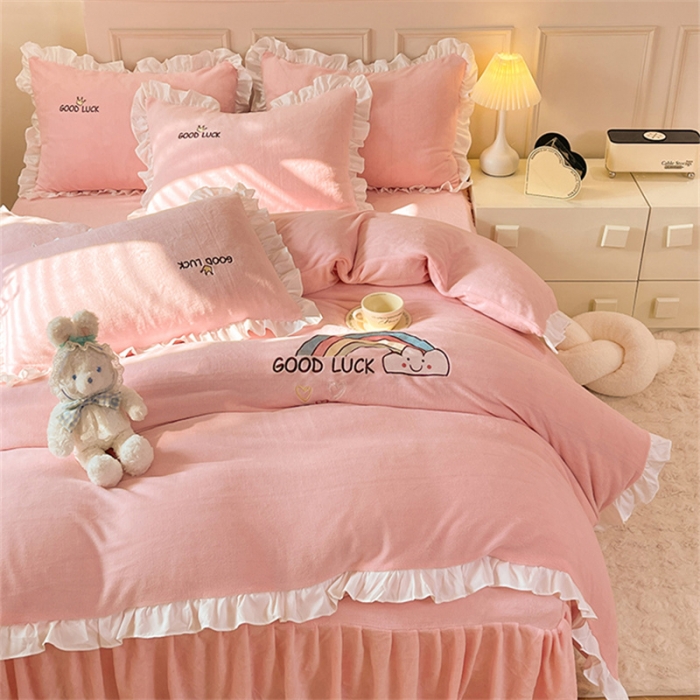 91家纺网 家纺一手货源 找家纺 绒兔兔 2023韩版牛奶绒彩虹刺绣四件套 彩虹-粉玉