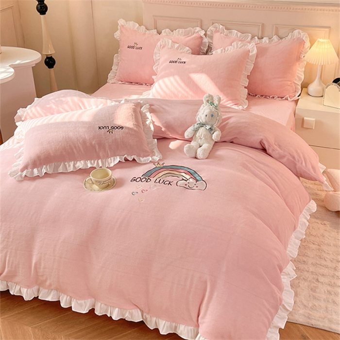 91家纺网 家纺一手货源 找家纺 绒兔兔 2023韩版牛奶绒彩虹刺绣四件套 彩虹-粉玉