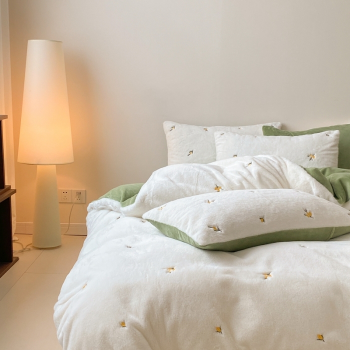 91家纺网 家纺一手货源 找家纺 蜜柚 2024新款兔毛绒牛奶绒小清新绣花套件 一路生花