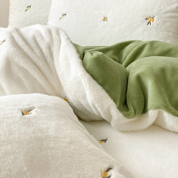 91家纺网 家纺一手货源 找家纺 蜜柚 2024新款兔毛绒牛奶绒小清新绣花套件 一路生花