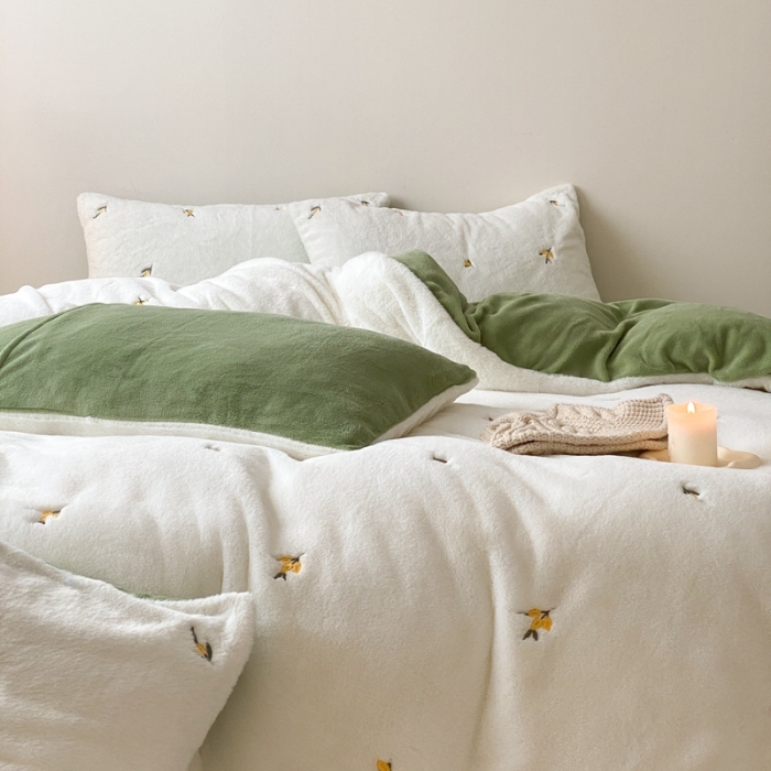 91家纺网 家纺一手货源 找家纺 蜜柚 2024新款兔毛绒牛奶绒小清新绣花套件 一路生花