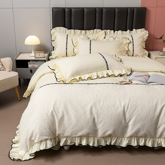 91家纺网 家纺一手货源 找家纺 乐卧家居 2026新款时尚压花撞色织带荷叶边四件套-丽可-黄