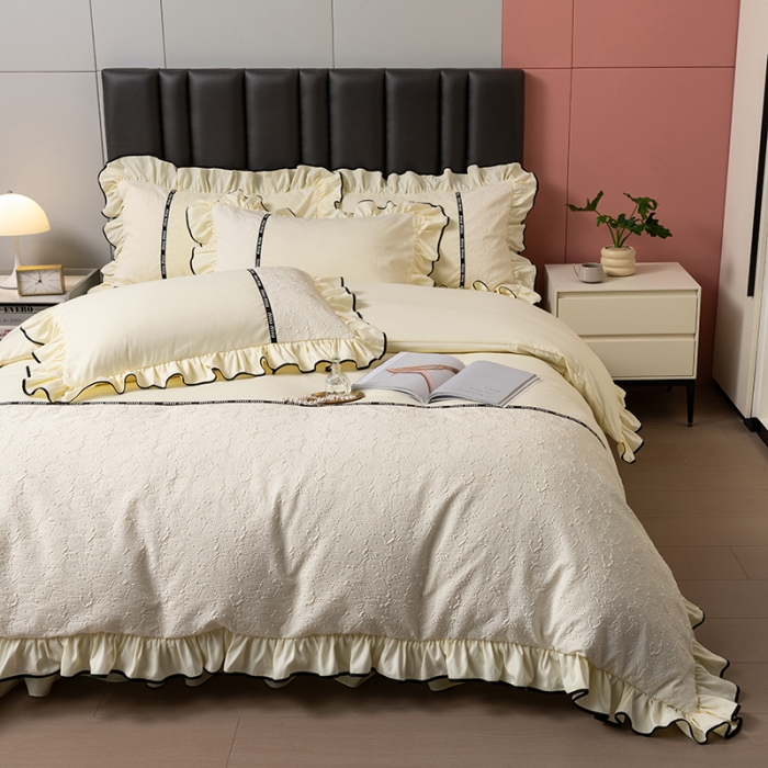 91家纺网 家纺一手货源 找家纺 乐卧家居 2026新款时尚压花撞色织带荷叶边四件套-丽可-黄