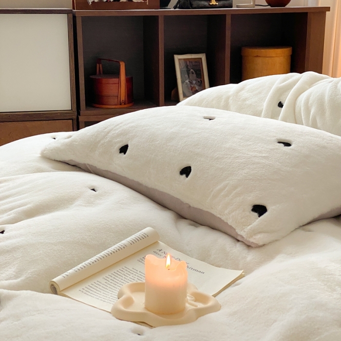 91家纺网 家纺一手货源 找家纺 （总）蜜柚 2024新款直播兔毛绒双面保暖牛奶绒小清新绣花四件套