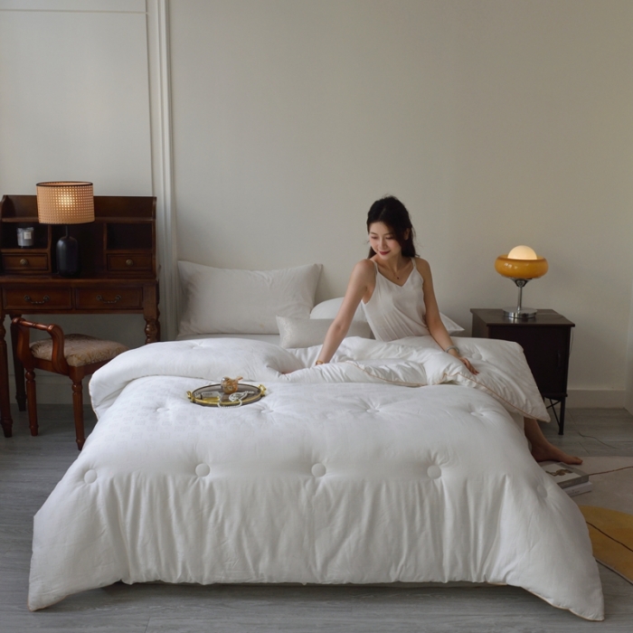 91家纺网 家纺一手货源 找家纺 德芙 2023新款全棉40s大提花酒店风冬被 卡洛儿