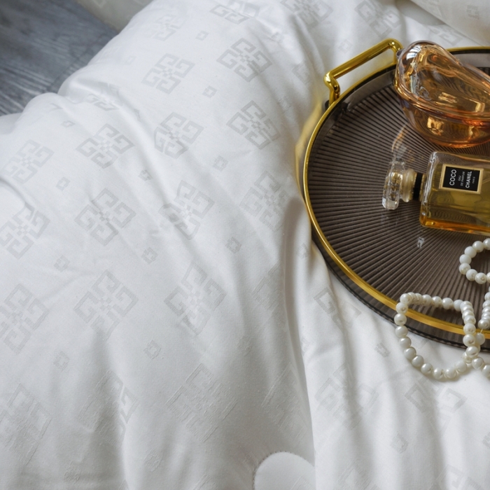 91家纺网 家纺一手货源 找家纺 德芙 2023新款全棉40s大提花酒店风冬被 卡洛儿