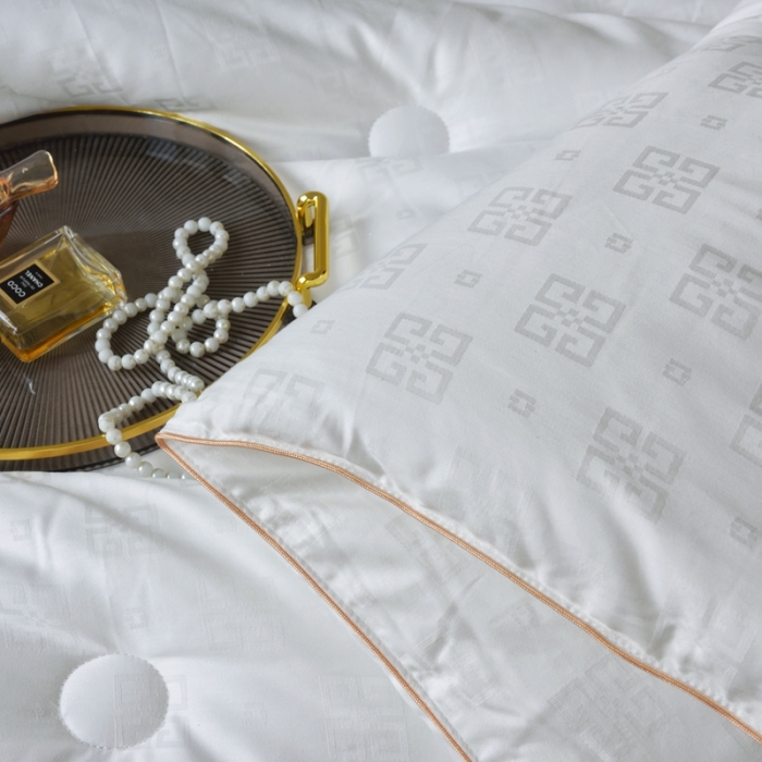 91家纺网 家纺一手货源 找家纺 德芙 2023新款全棉40s大提花酒店风冬被 卡洛儿