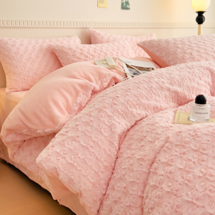 91家纺网 家纺一手货源 找家纺 宜家坊 2023新款立体玫瑰兔毛绒四件套 玫瑰兔毛-浅玉