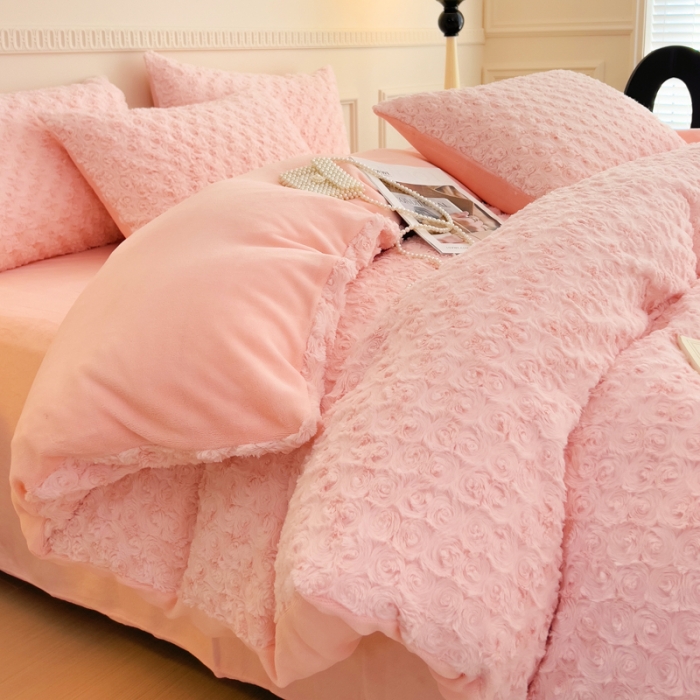 91家纺网 家纺一手货源 找家纺 宜家坊 2023新款立体玫瑰兔毛绒四件套 玫瑰兔毛-浅玉