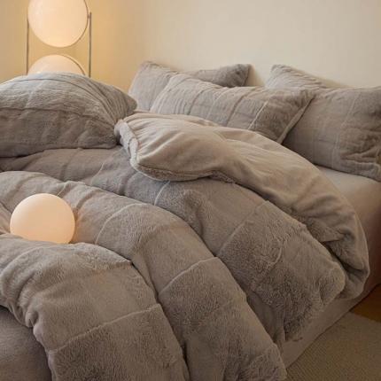 91家纺网 家纺一手货源 找家纺 沐棉 2023新款秋冬加厚保暖兔毛绒牛奶绒四件套 方格-灰