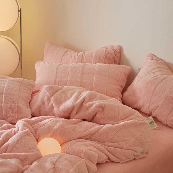 91家纺网 家纺一手货源 找家纺 沐棉 2023新款秋冬加厚保暖兔毛绒牛奶绒四件套 方格-粉