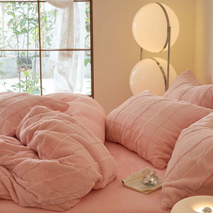 91家纺网 家纺一手货源 找家纺 沐棉 2023新款秋冬加厚保暖兔毛绒牛奶绒四件套 方格-粉