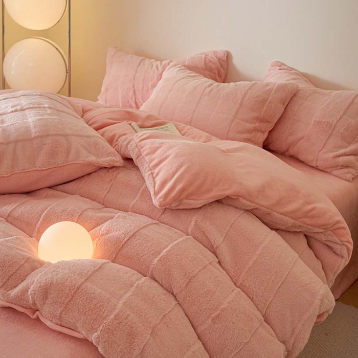 91家纺网 家纺一手货源 找家纺 沐棉 2023新款秋冬加厚保暖兔毛绒牛奶绒四件套 方格-粉