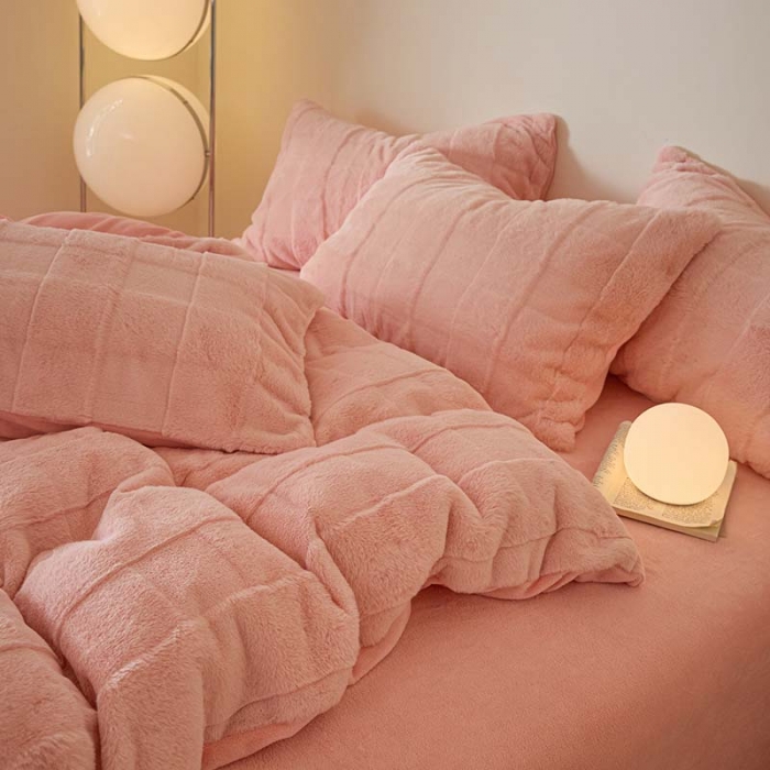 91家纺网 家纺一手货源 找家纺 沐棉 2023新款秋冬加厚保暖兔毛绒牛奶绒四件套 方格-粉