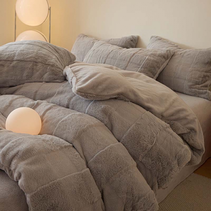 91家纺网 家纺一手货源 找家纺 沐棉 2023新款秋冬加厚保暖兔毛绒牛奶绒四件套 方格-灰