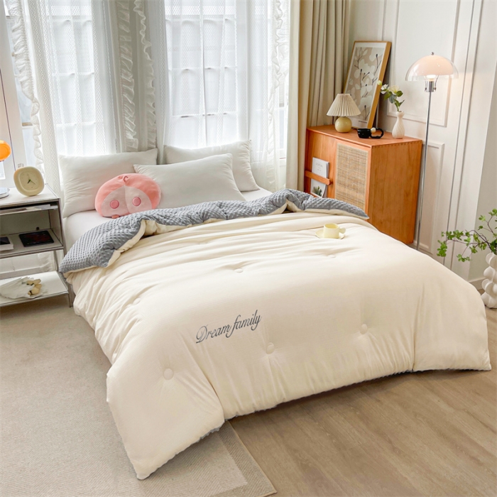 91家纺网 家纺一手货源 找家纺 卡派 2023新款AB版泡泡纱豆豆绒保暖被 豆豆绒-白灰