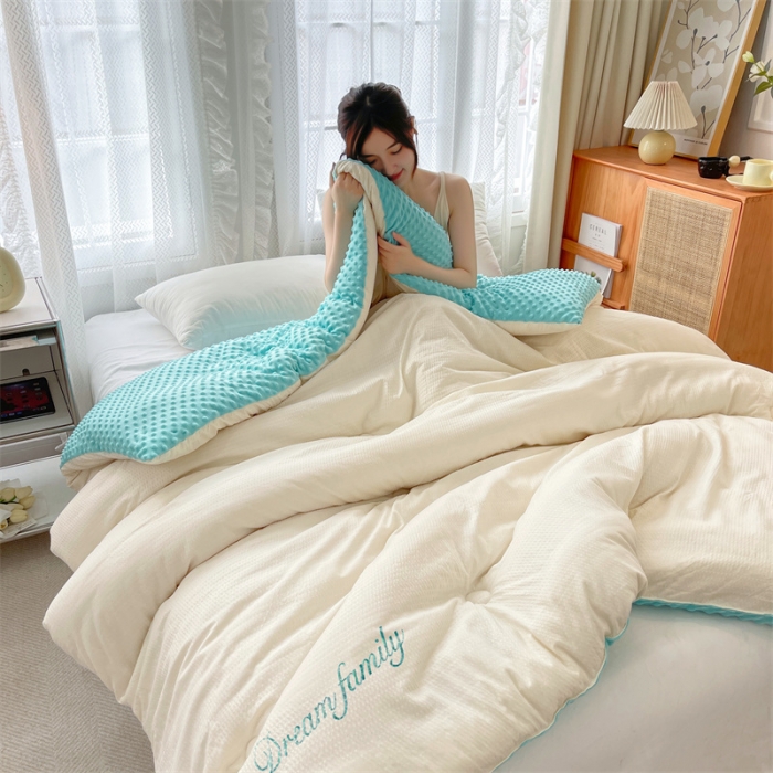 91家纺网 家纺一手货源 找家纺 卡派 2023新款AB版泡泡纱豆豆绒保暖被 豆豆绒-白蓝