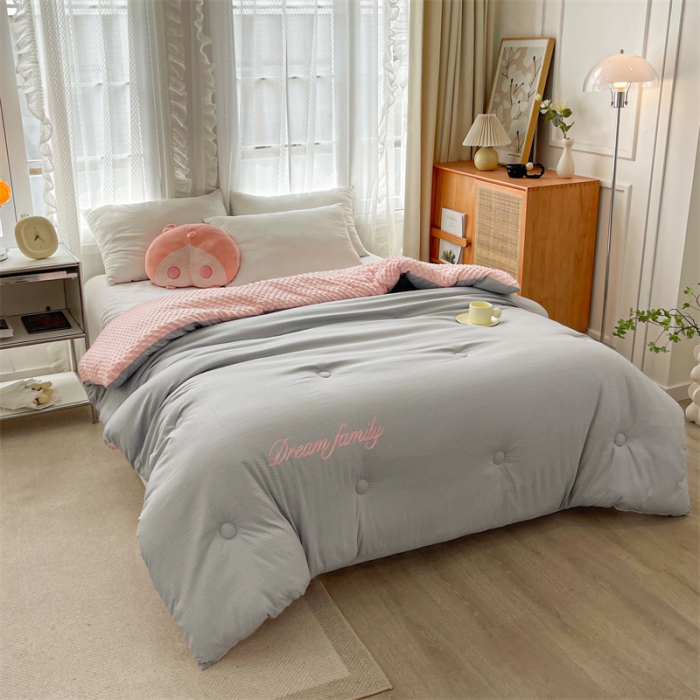 91家纺网 家纺一手货源 找家纺 卡派 2023新款AB版泡泡纱豆豆绒保暖被 豆豆绒-灰玉