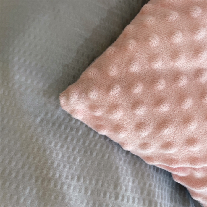 91家纺网 家纺一手货源 找家纺 卡派 2023新款AB版泡泡纱豆豆绒保暖被 豆豆绒-灰玉