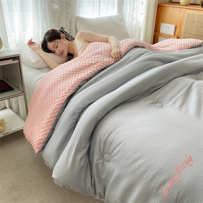 91家纺网 家纺一手货源 找家纺 卡派 2023新款AB版泡泡纱豆豆绒保暖被 豆豆绒-灰玉
