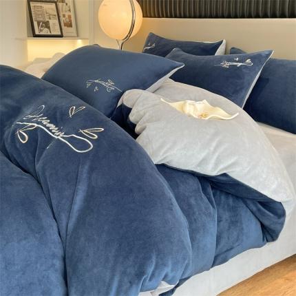 91家纺网 家纺一手货源 找家纺 (总) 798 2023新款牛奶绒绣花四件套-倾城系列