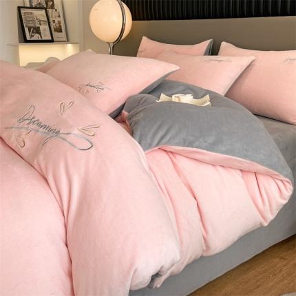 91家纺网 家纺一手货源 找家纺 798 2023新款牛奶绒绣花四件套-倾城系列 倾城-粉灰