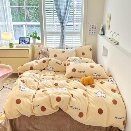 91家纺网 家纺一手货源 找家纺 2023秋冬新款220克高克重牛奶绒印花四件套 可爱狗