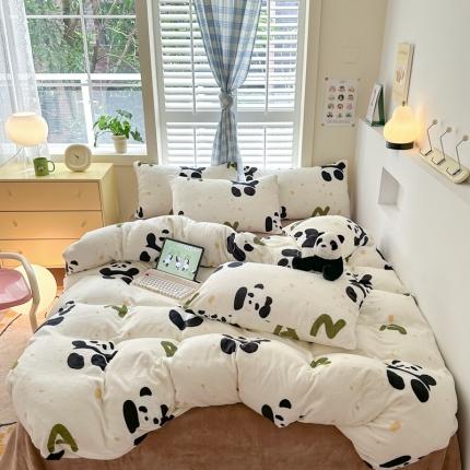 91家纺网 家纺一手货源 找家纺 2023秋冬新款220克高克重牛奶绒印花四件套 熊猫