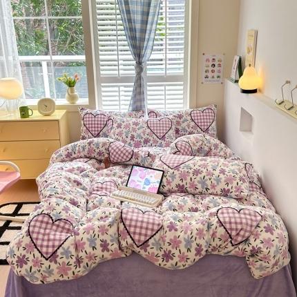 91家纺网 家纺一手货源 找家纺 2023秋冬新款220克高克重牛奶绒印花四件套 紫花