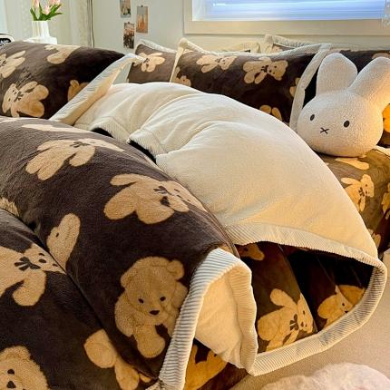 91家纺网 家纺一手货源 找家纺 （总）宜代光年 2024新款AB版大包边印花暖阳绒四件套