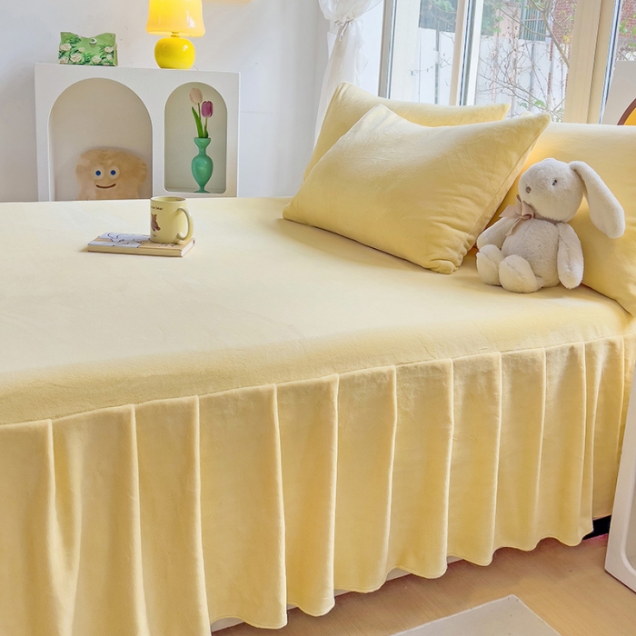 91家纺网 家纺一手货源 找家纺 极梦家纺（支持定制） 2025新款纯色高克重韩版牛奶绒单床裙三件套 牛奶黄