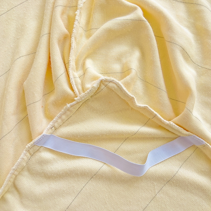 91家纺网 家纺一手货源 找家纺 极梦家纺（支持定制） 2025新款纯色高克重韩版牛奶绒单床裙三件套 牛奶黄