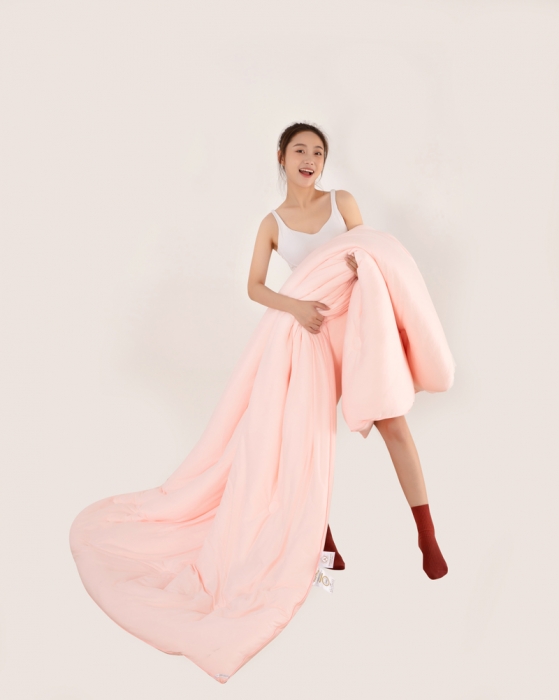 91家纺网 家纺一手货源 找家纺 天瑜家纺新款A类牛奶丝针织棉暖糯冬被春秋被被芯被子 粉色