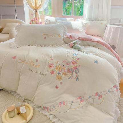 23直播爆款高克重刺绣牛奶绒四件套月小兔系列提供买家秀月小兔-粉白双拼