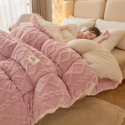 91家纺网 家纺一手货源 找家纺 卡派 2023新款加厚雕花绒宝宝绒塔芙蓉保暖冬被 粉