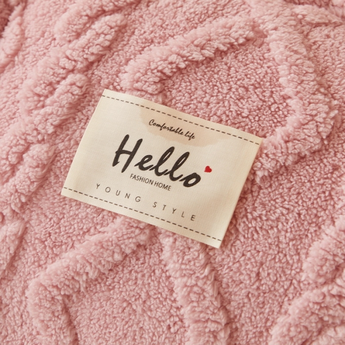 91家纺网 家纺一手货源 找家纺 卡派 2023新款加厚雕花绒宝宝绒塔芙蓉保暖冬被 粉