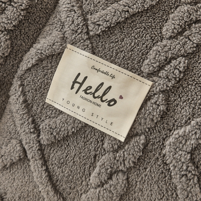 91家纺网 家纺一手货源 找家纺 卡派 2023新款加厚雕花绒宝宝绒塔芙蓉保暖冬被 魔力灰