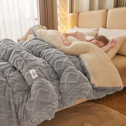 91家纺网 家纺一手货源 找家纺 卡派 2023新款加厚雕花绒宝宝绒塔芙蓉保暖冬被 绅士灰