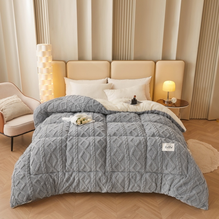 91家纺网 家纺一手货源 找家纺 卡派 2023新款加厚雕花绒宝宝绒塔芙蓉保暖冬被 绅士灰