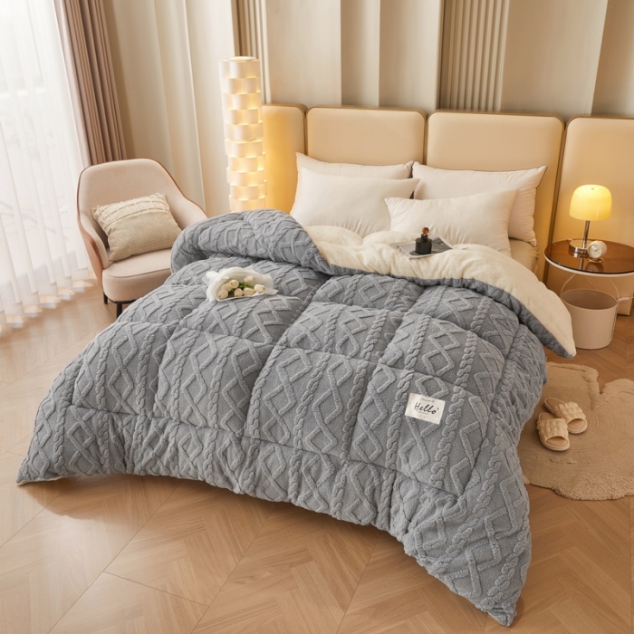91家纺网 家纺一手货源 找家纺 卡派 2023新款加厚雕花绒宝宝绒塔芙蓉保暖冬被 绅士灰