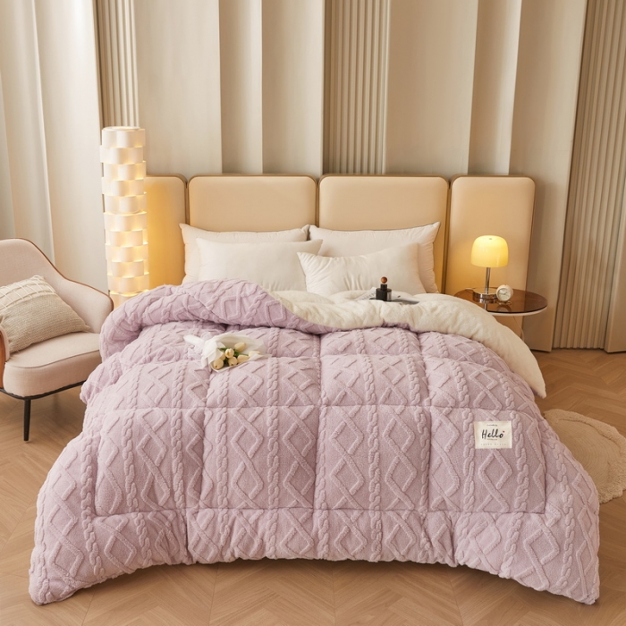 91家纺网 家纺一手货源 找家纺 卡派 2023新款加厚雕花绒宝宝绒塔芙蓉保暖冬被 薰衣紫